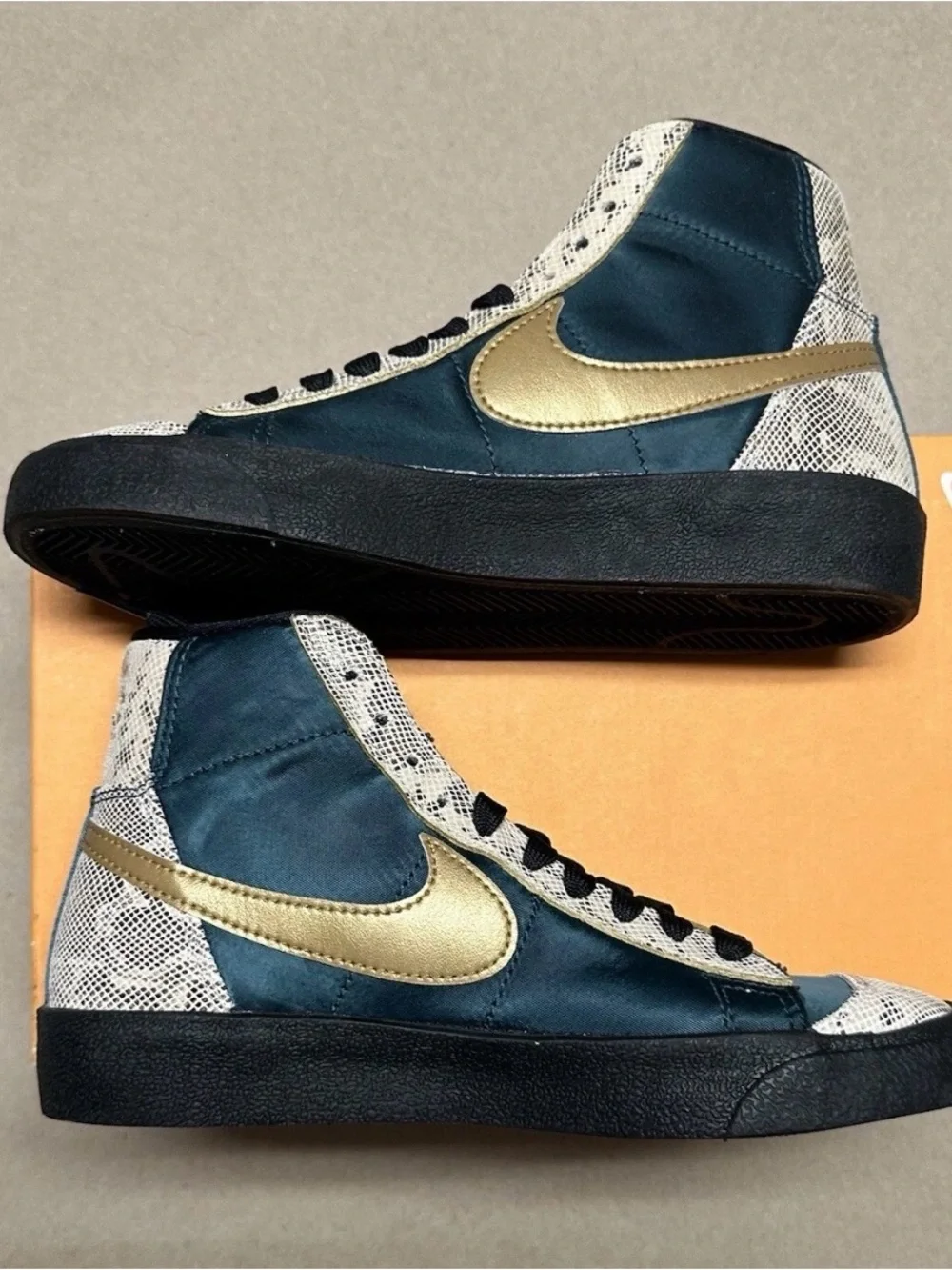 Nike Blazer '77 Mid Lucha Libre Women’s size 5.5 Shoes NEW!